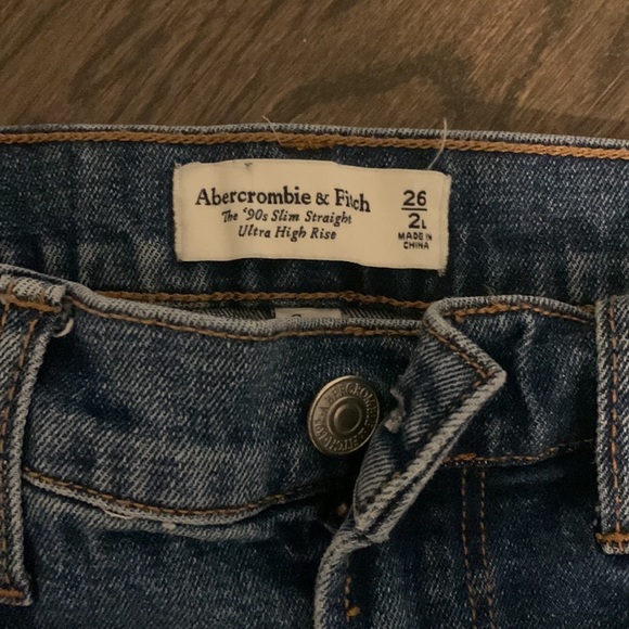 Abercrombie The 90s Slim Straight Ultra High Rise Jean, Curve Love - Picture 4 of 6
